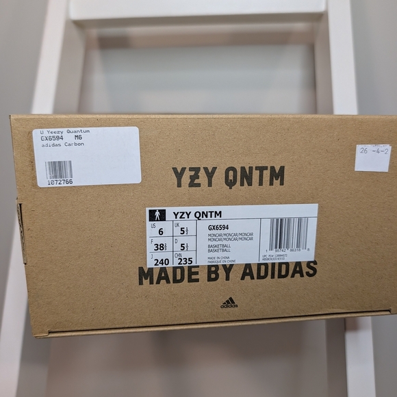 🖤 Adidas Yeezy Quantum Sneakers- Unisex- Mens 6 Women's 8- NEW in Box! - Picture 5 of 6